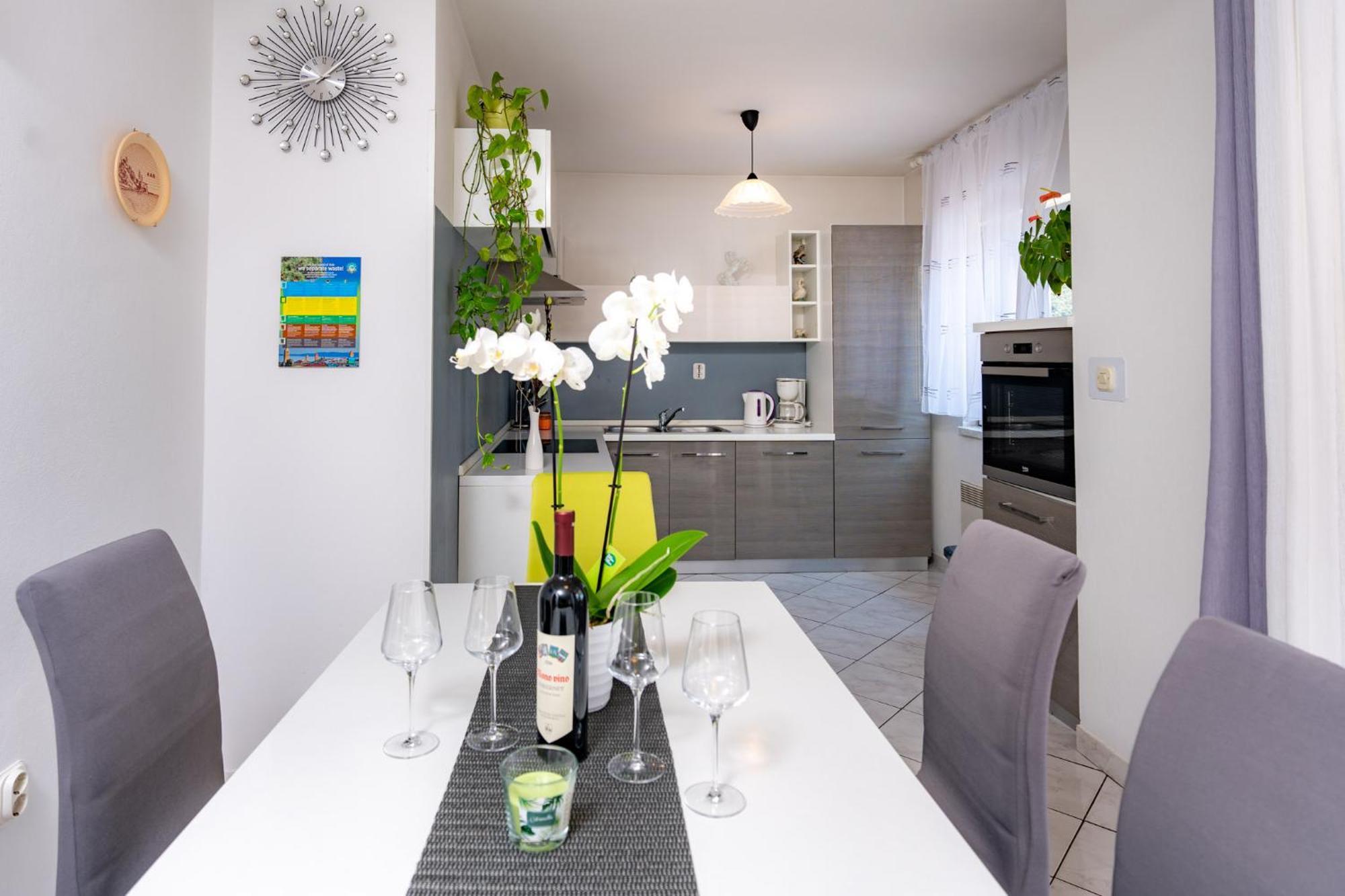 Apartments Lores Rab Town Exterior foto