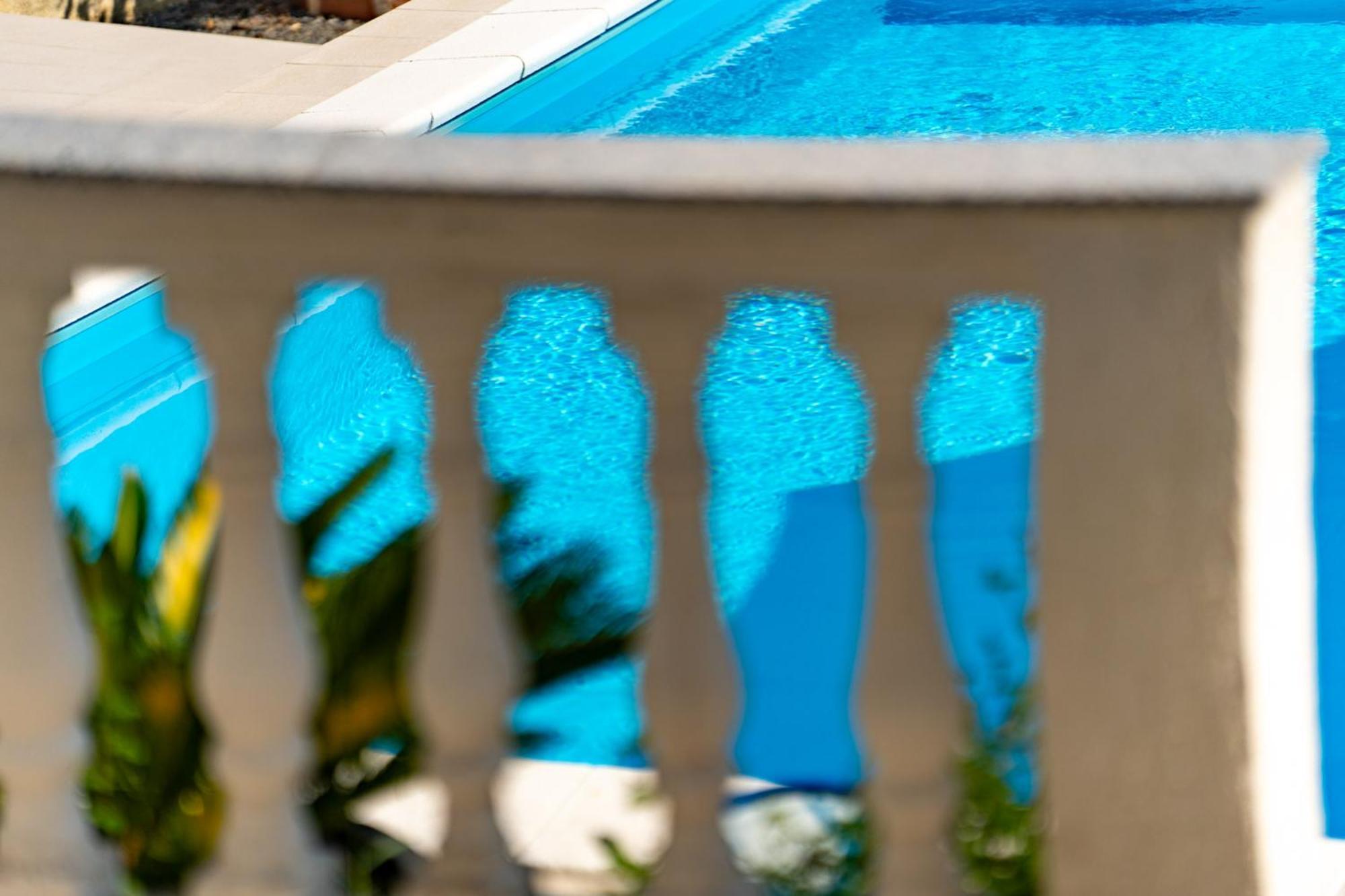 Apartments Lores Rab Town Exterior foto